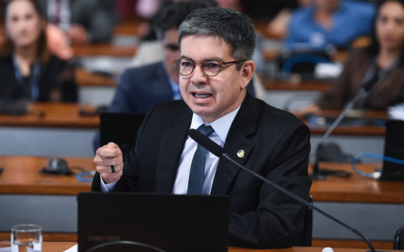 Randolfe Rodrigues retira projeto que altera regras de votação ao Senado Federal