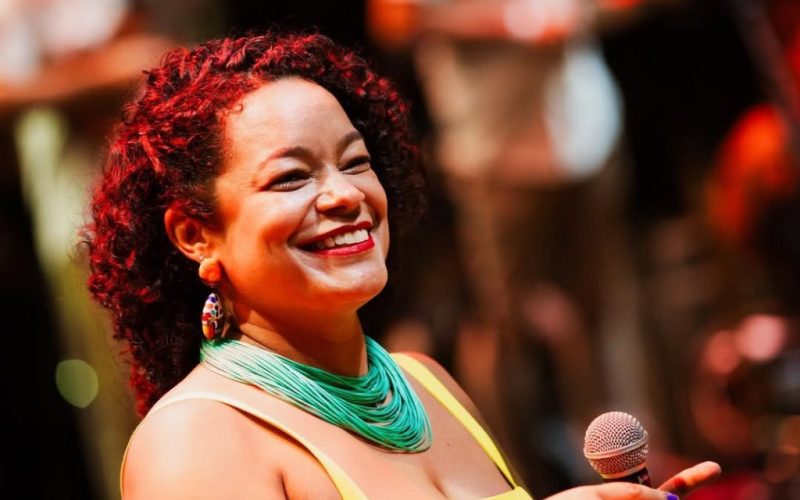 Happy hour estendido no Juscelino Bar e Restaurante com show da cantora Carol Nogueira.