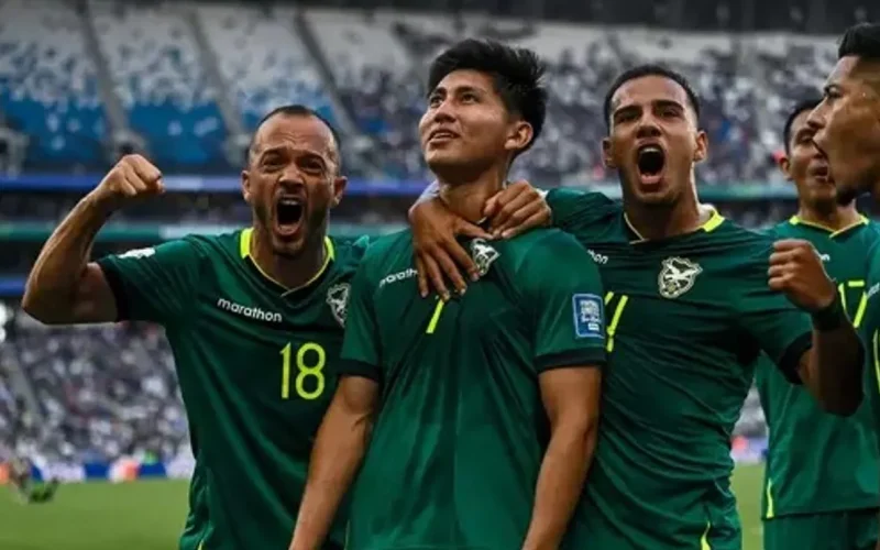 Miguelito garante vitória da Bolívia e classificação para a final da repescagem ante o Suriname.