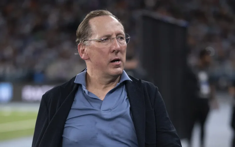 Agência da CBF monitora a gestão de John Textor no Botafogo