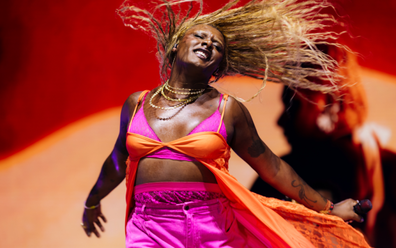 Liniker é a atração principal do último dia do Festival Estilo Brasil em apresentação especial