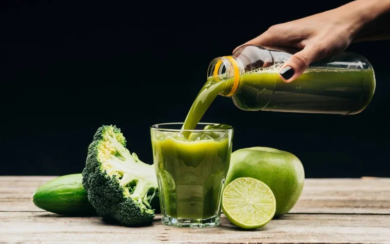 Suco detox não “limpa” o fígado; órgão já realiza autolimpeza, dizem especialistas
