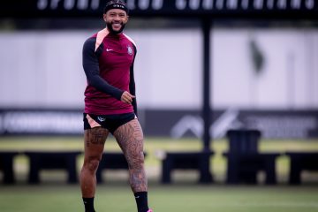 Diniz solicita a permanência do time do Corinthians e expressa interesse em renovar contrato com Memphis