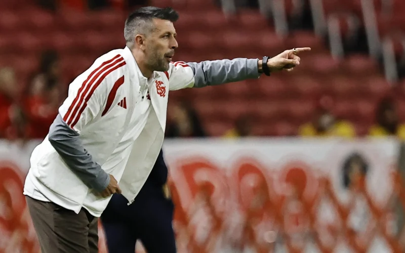 Pezzolano anuncia volta de jogadores-chave do Internacional para duelo contra o Coritiba no Brasileirão