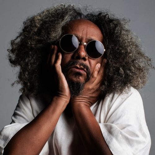 Chico César se apresenta gratuitamente no Festival Multiversos em Brasília